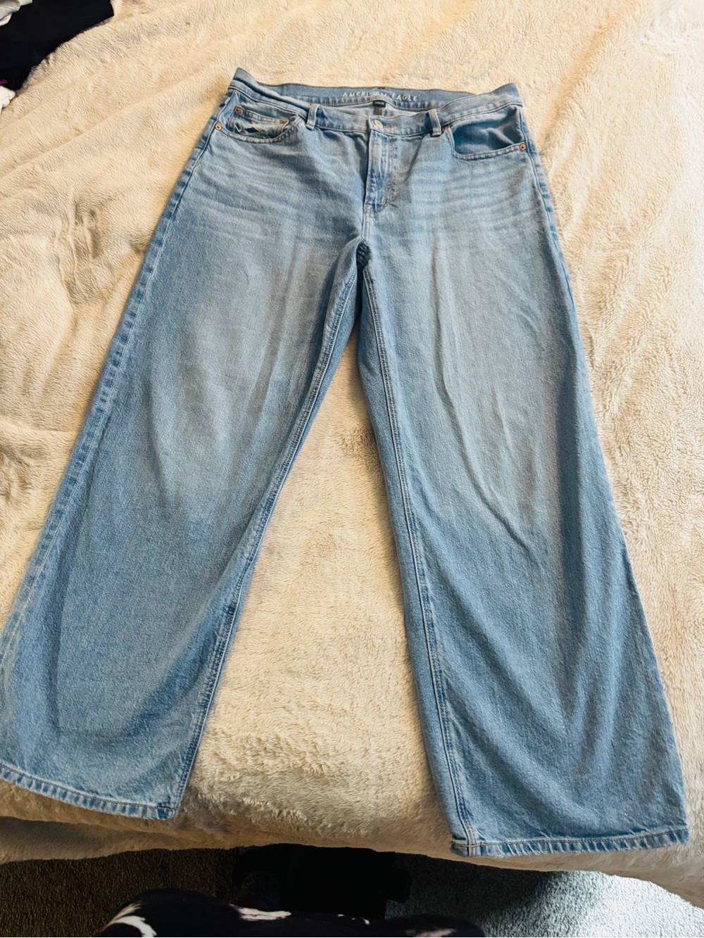 American Eagle Light Wash Wide-Leg Women’s Jeans